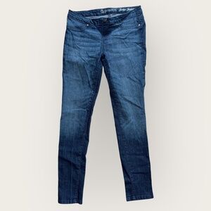 G by GUESS Women's Size XL Straight Leg Jeans. Dark Blue. The G by GUESS Women's